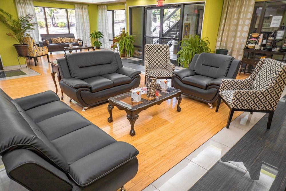 Quality Inn & Suites Near Six Flags - Austell Zewnętrze zdjęcie