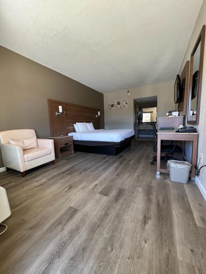 Quality Inn & Suites Near Six Flags - Austell Zewnętrze zdjęcie