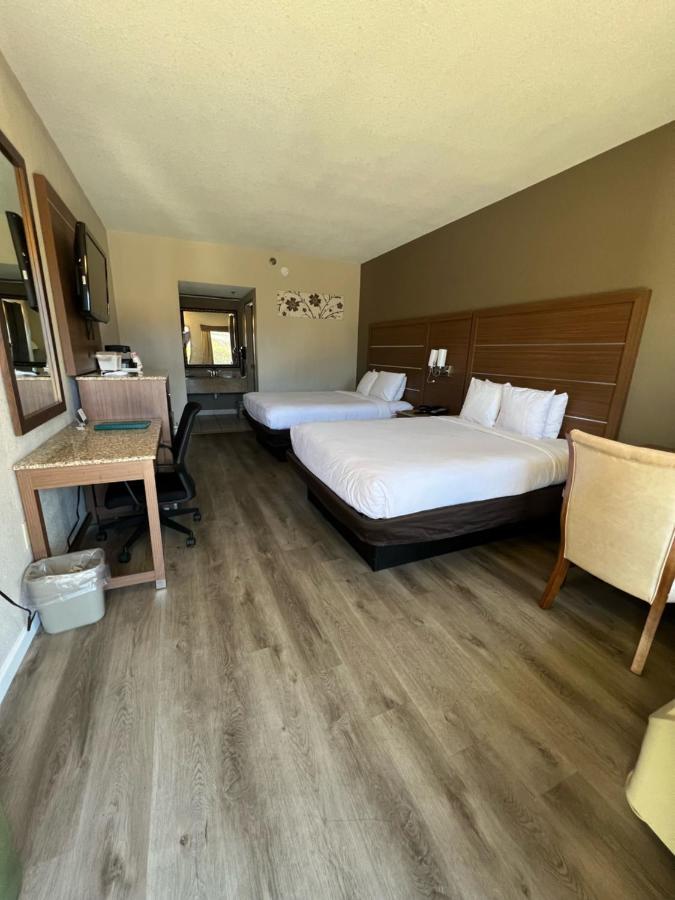 Quality Inn & Suites Near Six Flags - Austell Zewnętrze zdjęcie