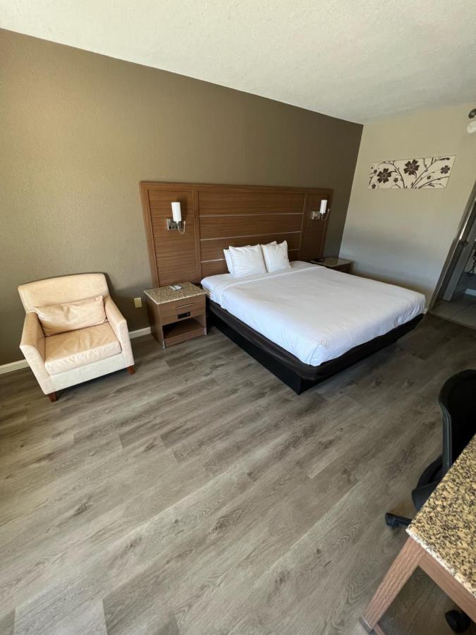 Quality Inn & Suites Near Six Flags - Austell Zewnętrze zdjęcie