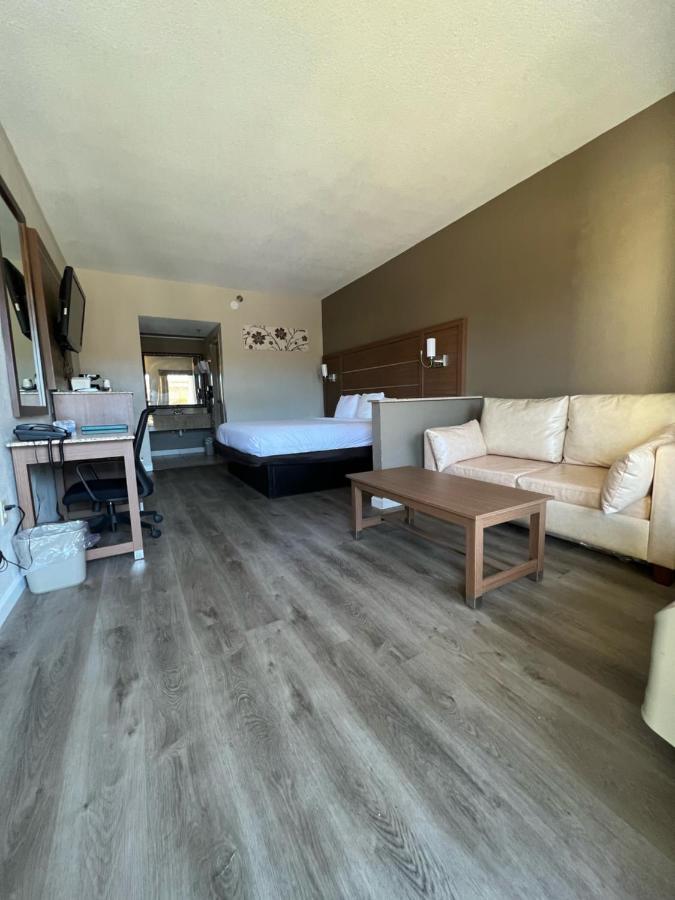Quality Inn & Suites Near Six Flags - Austell Zewnętrze zdjęcie