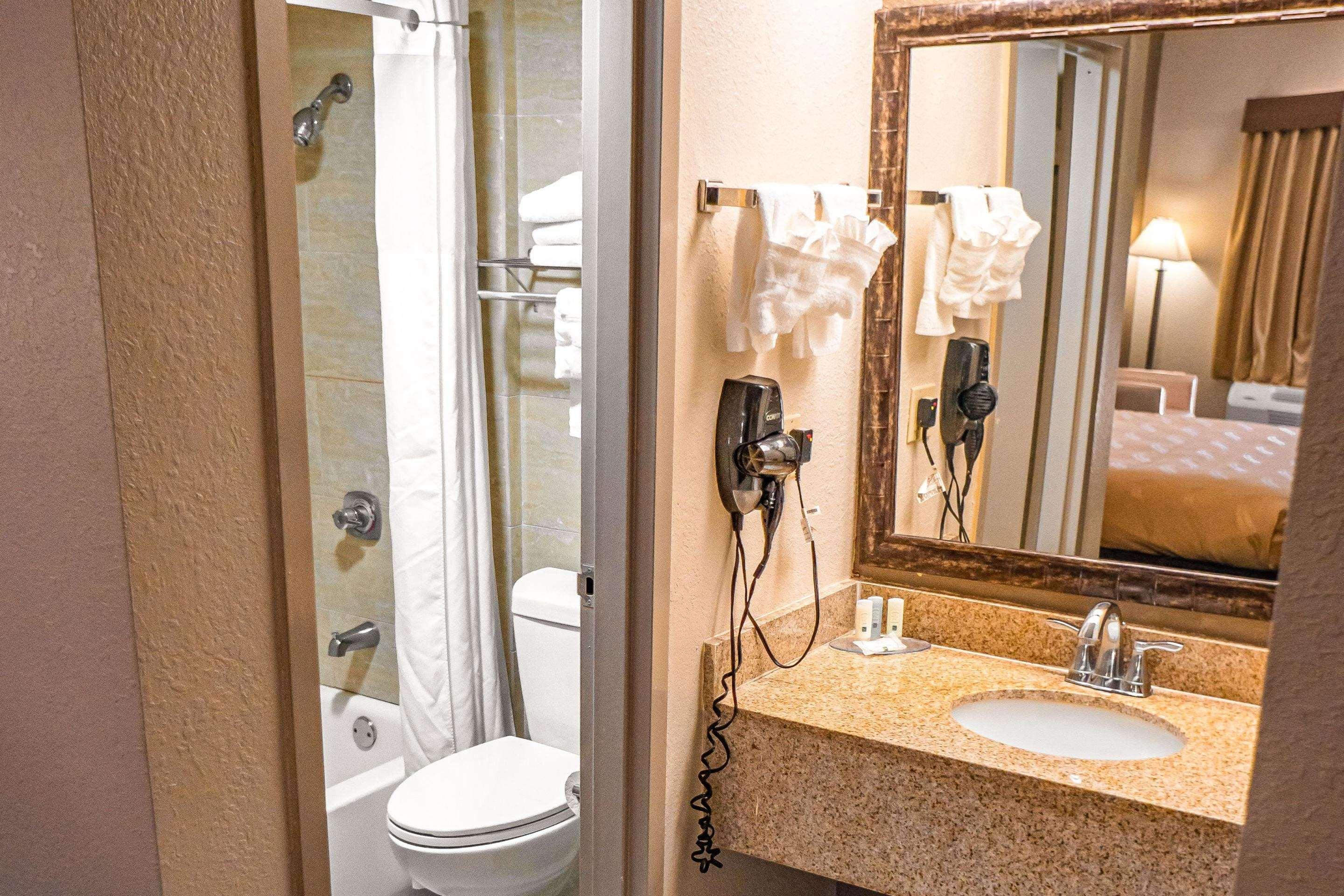 Quality Inn & Suites Near Six Flags - Austell Zewnętrze zdjęcie