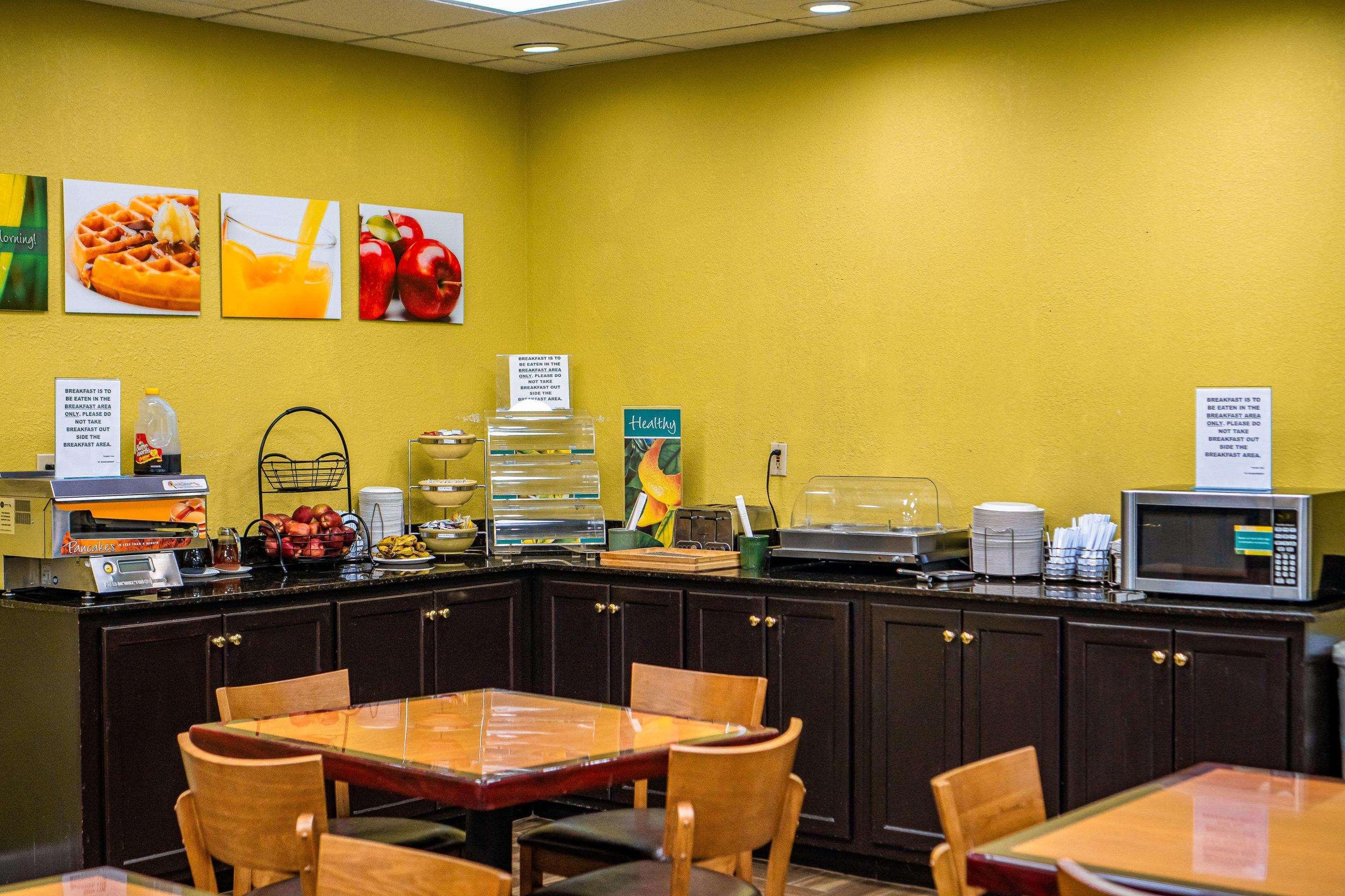 Quality Inn & Suites Near Six Flags - Austell Zewnętrze zdjęcie