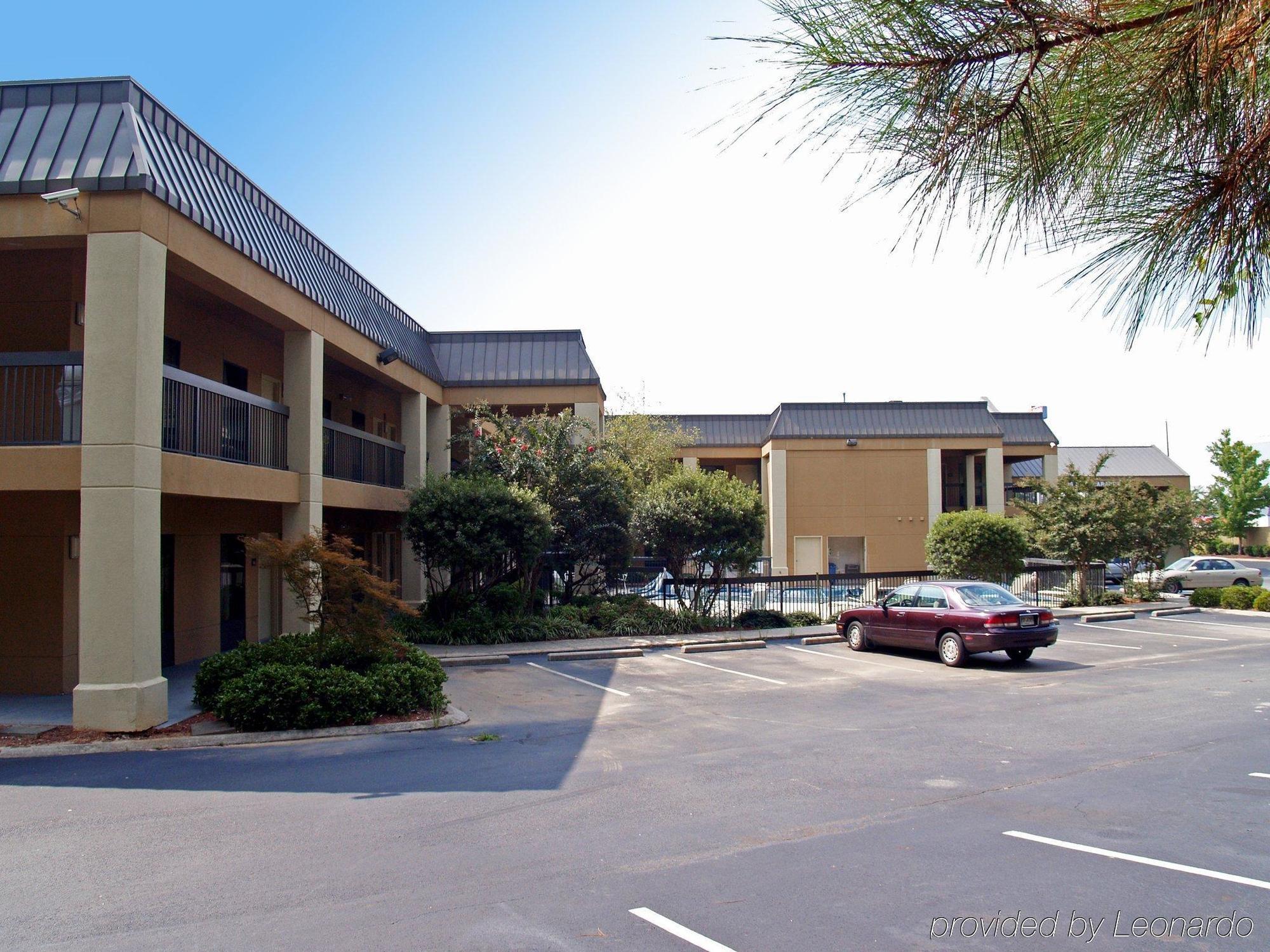 Quality Inn & Suites Near Six Flags - Austell Zewnętrze zdjęcie