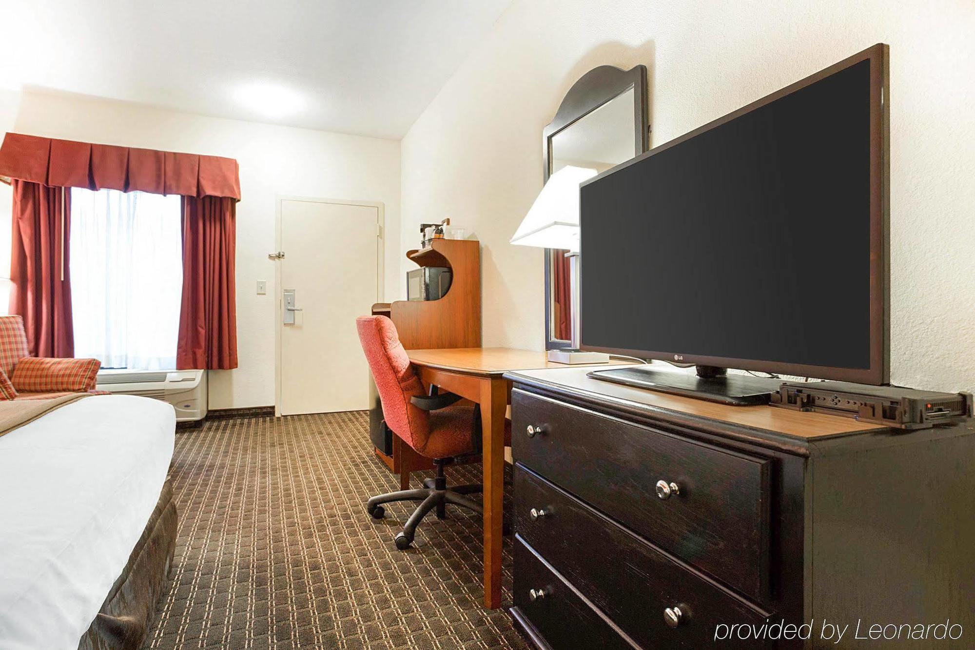 Quality Inn & Suites Near Six Flags - Austell Zewnętrze zdjęcie