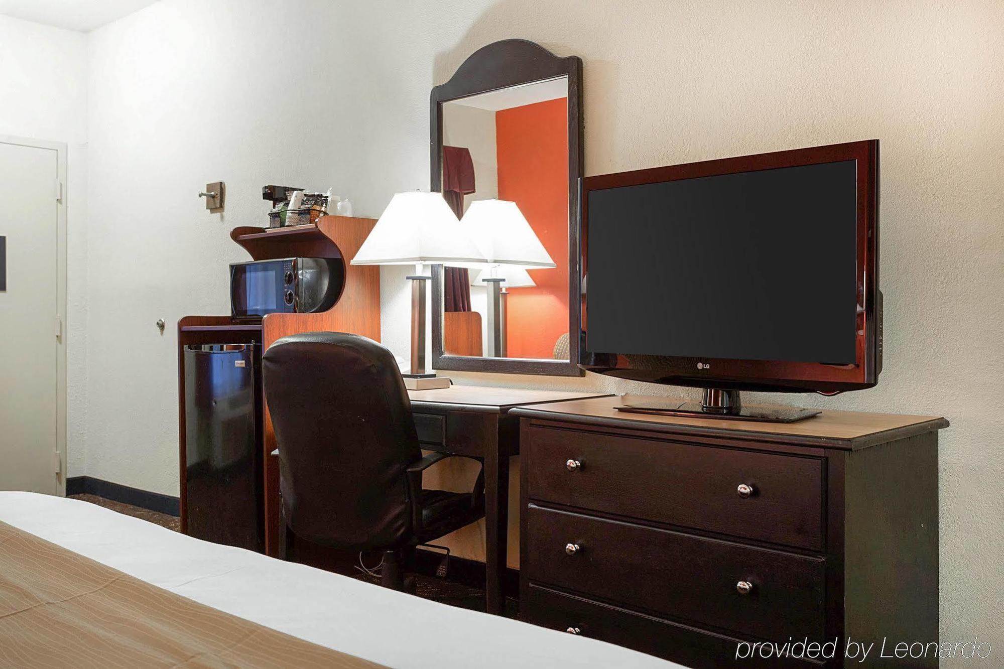 Quality Inn & Suites Near Six Flags - Austell Zewnętrze zdjęcie