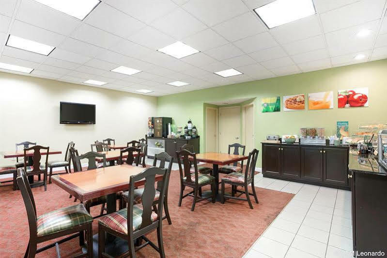 Quality Inn & Suites Near Six Flags - Austell Zewnętrze zdjęcie